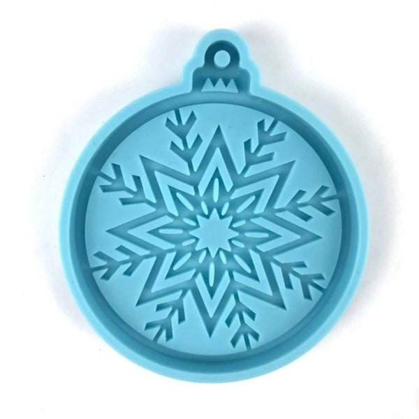 christmas snowflake mould for resin art, polymer clay, plaster made in silicone. Size apprx 8.5 by 7.5cm × 0.9cm.