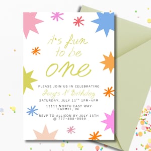 Op de afbeelding: Een verjaardagsuitnodiging met kleurrijke sterren in roze, oranje, blauw en groen. De tekst luidt "it's fun to be one" en bevat feestdetails: datum, tijd, locatie en RSVP-informatie.