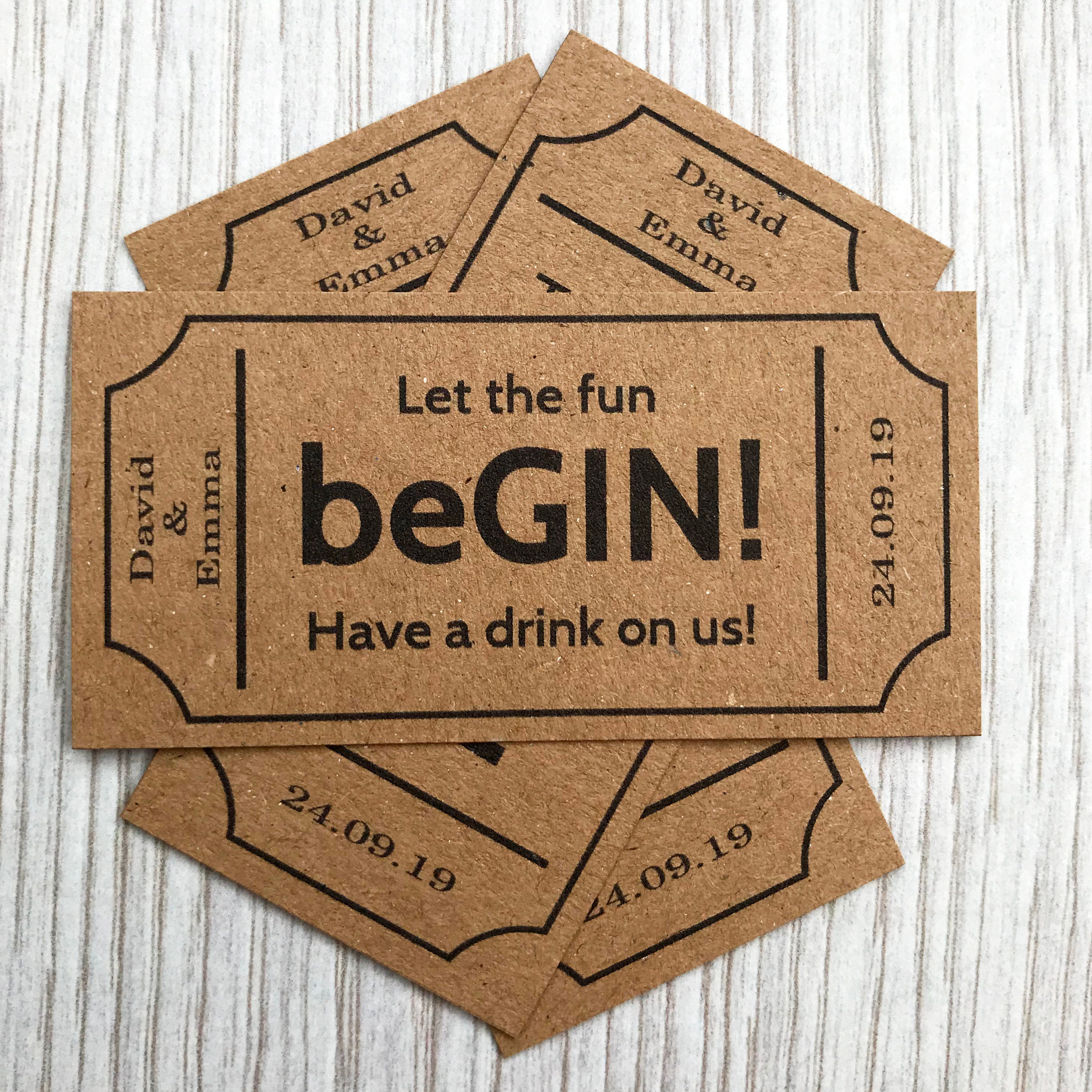 Gepersonaliseerde Bruiloft Gin Drink Tickets - Brown Kraft Coupon - Cheers Party Bar Voucher Fun Begin - Vintage Custom Cinema Style Game