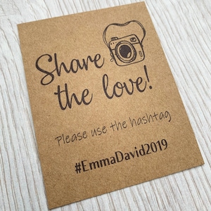 Faveur personnalisée de mariage Partager l’amour Instagram Hashtag Cartes Brown Kraft Card Photo Camera Table Decoration Favor vintage Sign Rustic