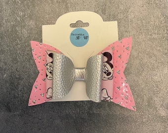 Minnie Mouse glitter heart themed faux leather girls hair clip