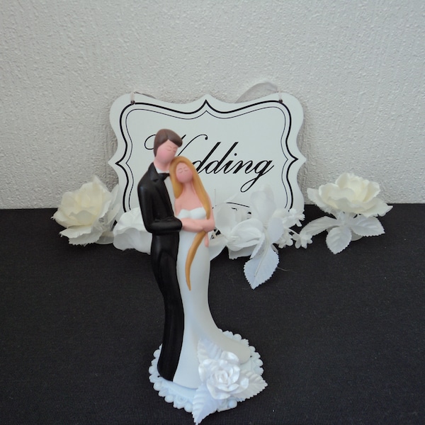 Porcelaine bride and groom wedding cake topper (07091) AA2