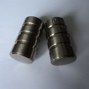 A pair of French vintage cylindrical matt nickel coloured metal curtain pole finials for a 20 mm pole (10289-12167-70-12206) G43