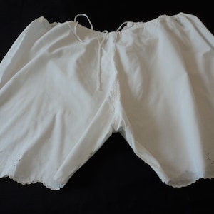 Stunning French Vintage handmade white cotton embroidered knickers / culottes  (13129) UB2