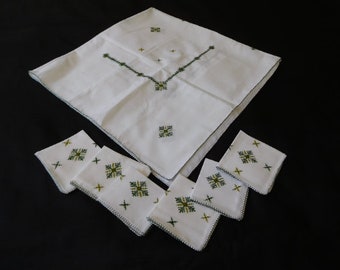 Beautiful French vintage thick cotton embroidered tablecloth and six matching napkins (18621)  G42