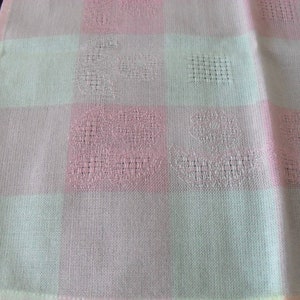 French vintage pink and white dralon large tablecloth and seven matching napkins 17412 G30 image 3