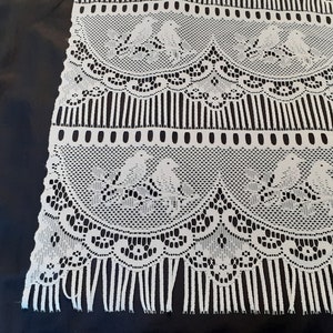 French vintage cream lace window curtain with pictures of birds 96 cm length x 45 cm width   (19350) G57