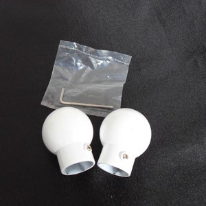 A pair of French vintage brilliant white metal curtain pole finials for a 20 mm pole (17194) G69 VP