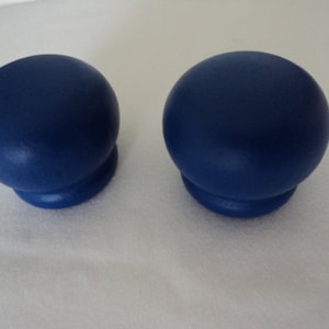 Set of two French vintage blue wood curtain pole finials for a 28 mm pole (14634-14635) G43