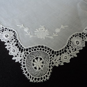 French vintage stunning handmade embroidered lace handkerchief (11504) H