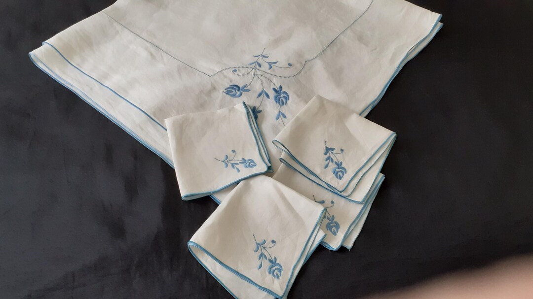 vintage white linen squiggle appliqué button top... L/XL ,,,