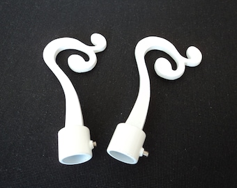 A pair of French vintage white metal curtain pole finials for a 16 mm pole (12136-37) G43