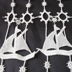 Stunning French vintage macrame style white lace curtain with boats and ships wheels 160 cm length x 37 cm width   (16490-91) G62 vp