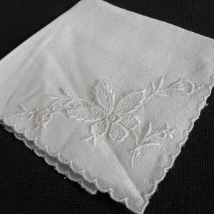 French vintage stunning embroidered wedding handkerchief (16061) H