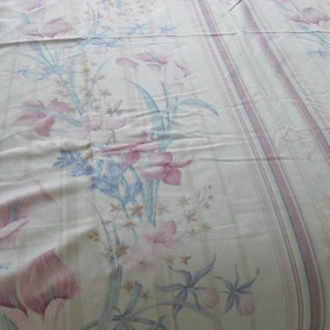 French vintage very large cotton tablecloth with pictures of lilies 280 cm length x 128 cm width  (15228) A1  vp