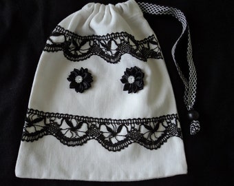 Hand made metis linen and vintage lace lingerie bag (10081) K #