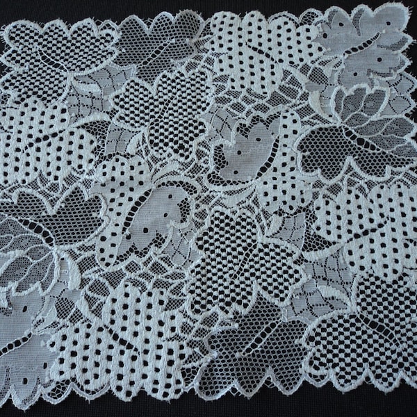 French vintage stunning Dentelle De Calais silver coloured lace handkerchief  (03312) H #