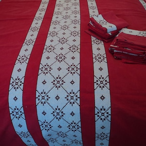 French vintage red and white dralon large tablecloth and twelve matching napkins  (14367) T1  vp