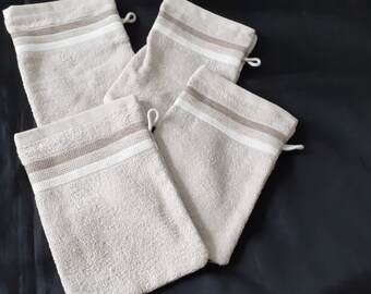 Set of four unused French cotton wash mitts (19153) G67