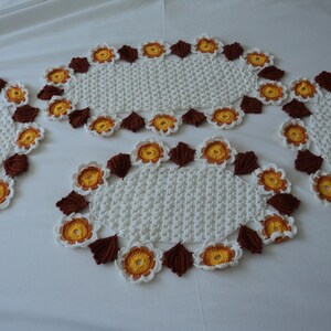 Set of four French vintage crochet cotton doilies (08357) U VP