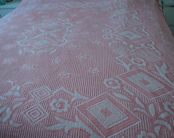 Stunning vintage pink and white cotton bedspread/ throwover 204 cm x 200 cm   (12411) G39