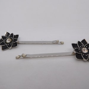 Pair of enamel and faux diamond hair clips / barettes (18759) DR5