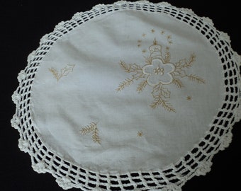 French vintage white cotton and crochet Christmas doily  (13100) U