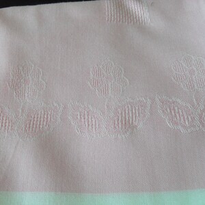 French vintage pink and white dralon large tablecloth and seven matching napkins 17412 G30 image 2