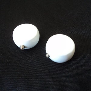 A pair of French small white metal curtain pole finials for a 16 mm pole (12941-12946) B2 #