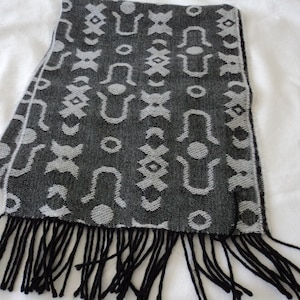 French vintage black and white fringed scarf (13247) G36
