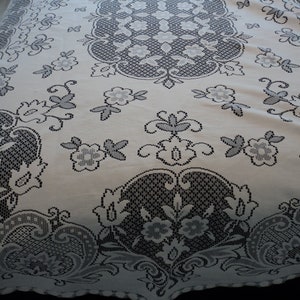 French vintage beautiful cream lace tablecloth 235 cm x 175 cm  (12662) G