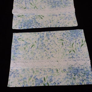 Set of two handmade fully lined vintage fabric and lace lingerie / gift bags (09865-09866) G70