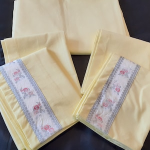 French vintage unused yellow cotton flat sheet plus four matching pillowcases 292 cm x 216 cm (19432) G vp