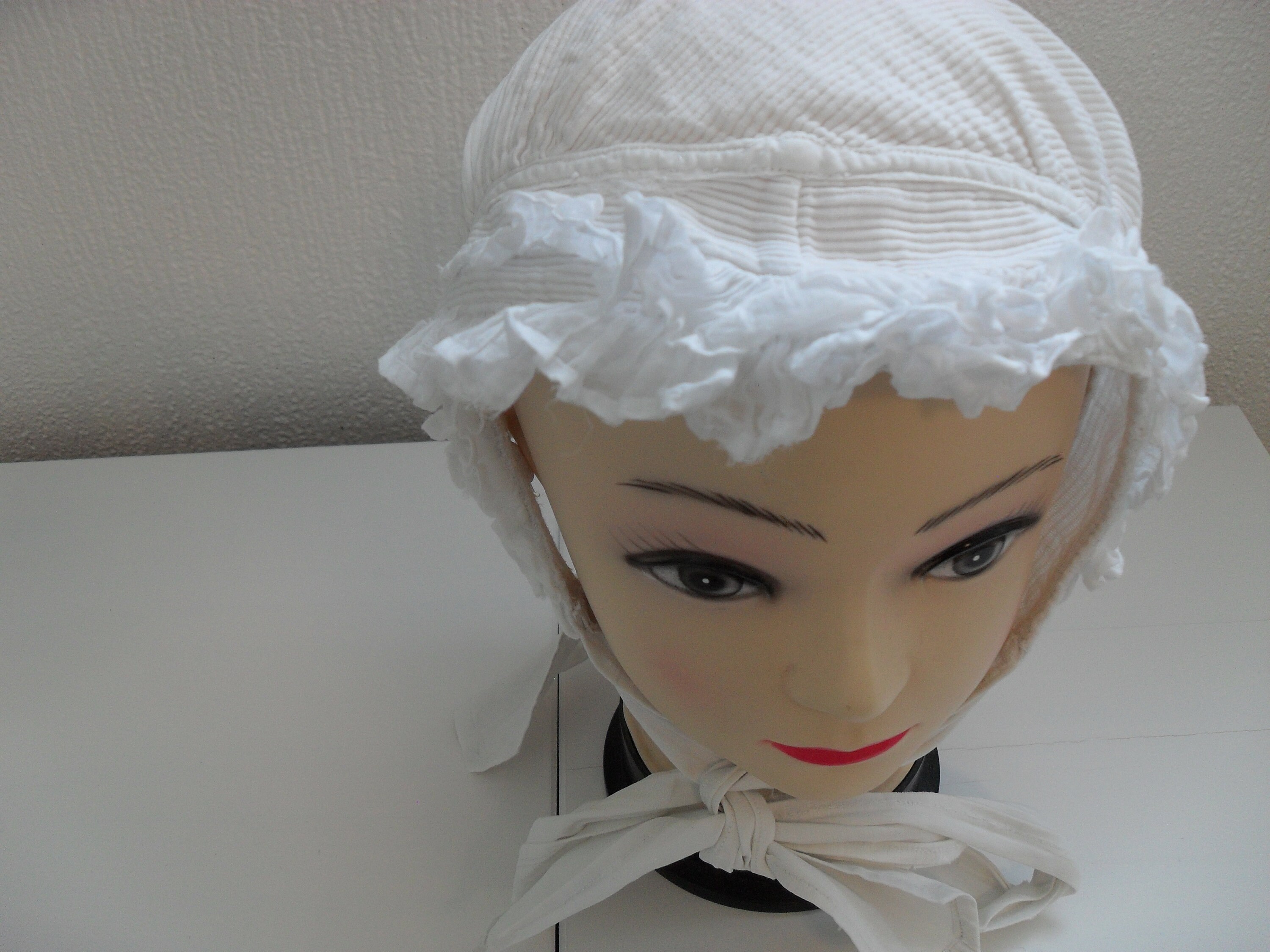 French vintage handmade white ladies coiffe / bonnet (17481) B