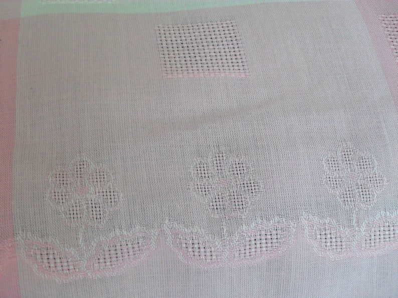 French vintage pink and white dralon large tablecloth and seven matching napkins 17412 G30 image 6