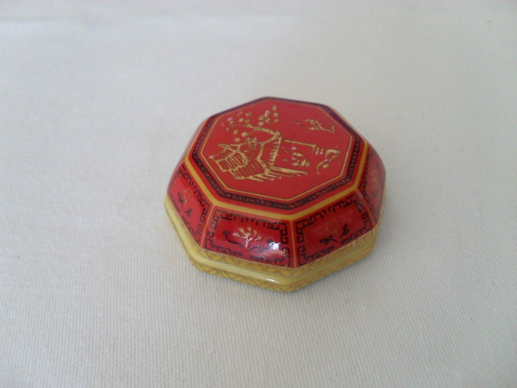 Beautiful Vintage del Prado trinket box pill box ep27