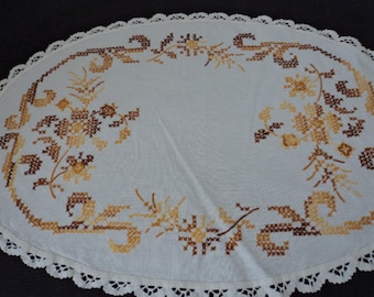 French vintage handmade linen embroidered doily (08946) U