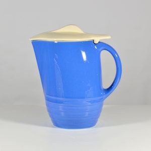 Universal Potteries “Blue Bell” Kitchenware Art-Deco Covered Ceramic Pitcher – “Tip Top Jug” 48-oz. c.1940s UPICO