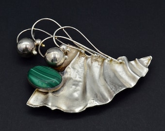 Stunning Avi Soffer Israel Sterling Brooch Pendant - Modern Nouveau Brutalist Style Handmade Silver & Malachite – Abstract Beach Ripples