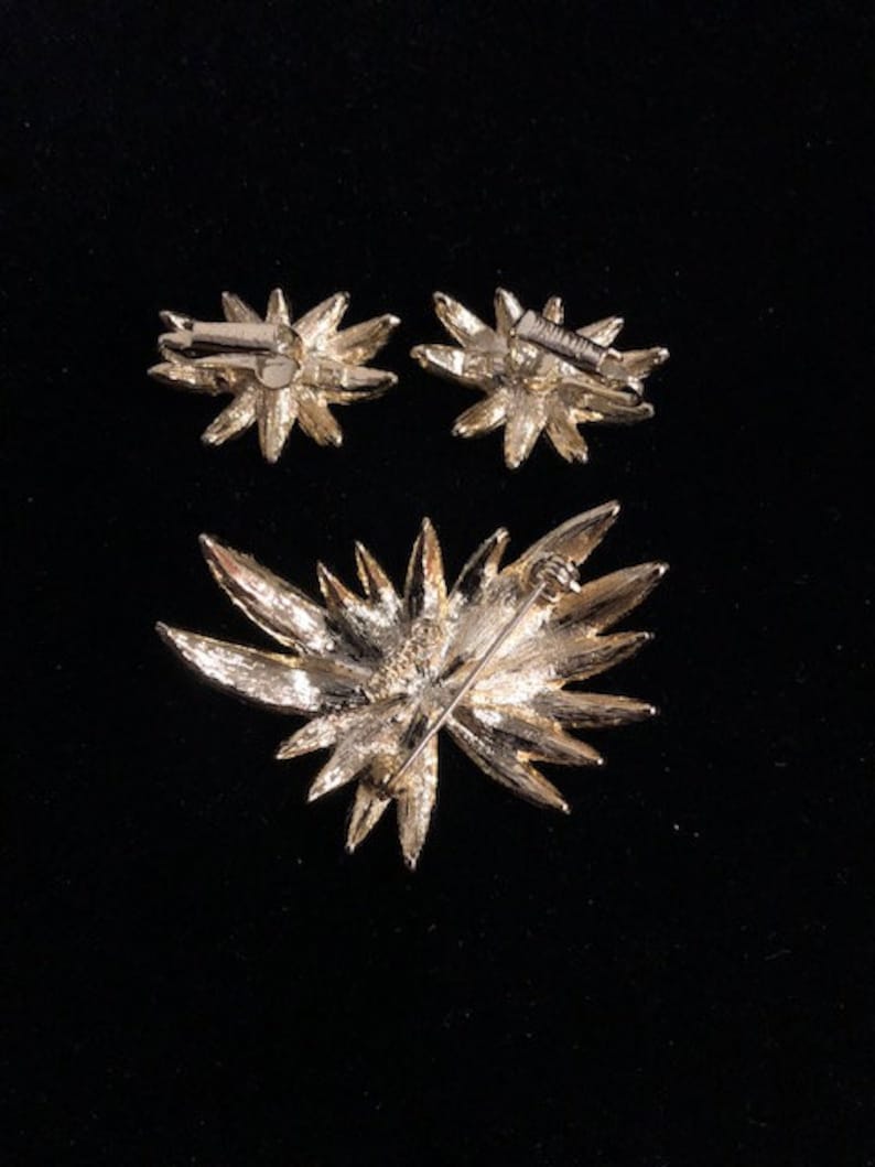 Vintage SARAH COVENTRY Brooch and Clip-On Earrings Set TROPICS Goldtone Palm Leaves 1960/'s