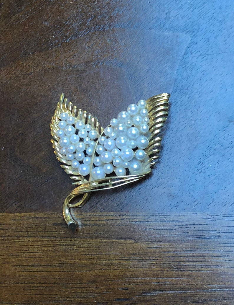 Vintage Goldtone Leaf Brooch With Pearl Clusters Unsigned - Etsy