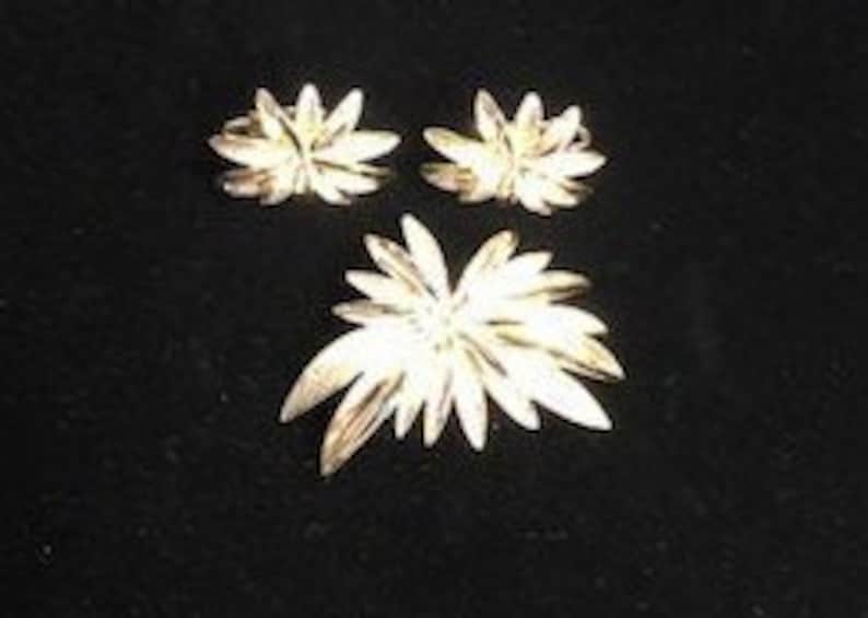 Vintage SARAH COVENTRY Brooch and Clip-On Earrings Set TROPICS Goldtone Palm Leaves 1960/'s