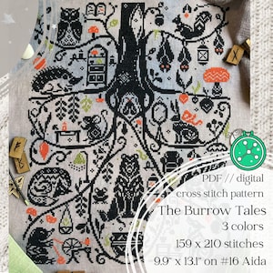 Może przedstawiać: Wzór haftu krzyżykowego zatytułowany "The Burrow Tales" przedstawiający fantazyjną scenę leśną z sową, wiewiórką, nietoperzami i innymi leśnymi stworzeniami. Projekt jest w kolorach czarnym, pomarańczowym i zielonym na jasnoszarym tle. Wzór ma wymiary 25.1 cm x 33.3 cm na Aidzie 16.