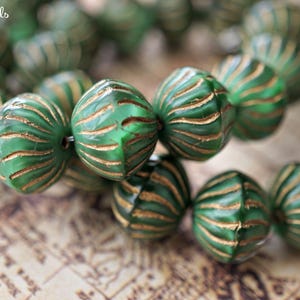 FREE SHIPPING Green Bicones Bicone Beads Czech Beads NEW Beads, 58-1 219-1sa