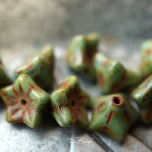 FREE SHIPPING Turquoise Green, Flower Beads, Czech Beads, 81-1sa