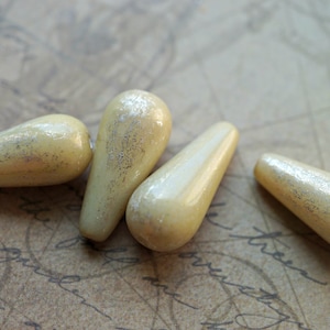 FREE SHIPPING Ivory Drops, Drop Beads, Czech Drop Beads, 132-4sa