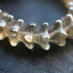 lastones..Luster Grey, Flower Beads, Czech Beads, 81-1s