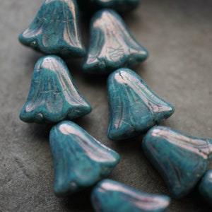 GRATIS VERZENDING Artisan blauwe tulpen, bloemkralen, Tsjechische kralen, kralen, 162-2, 205-2sa