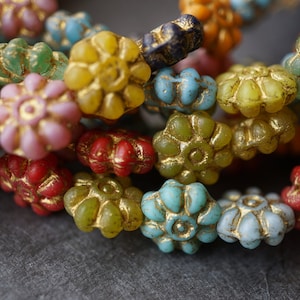 FREE SHIPPING Daisy Flowers, Flower Beads, Czech Beads, Beads, 78-5sa