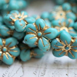 GRATIS VERZENDING Turkooisblauw, wilde bloemenkralen, Tsjechische kralen, kralen, 37-5 sa